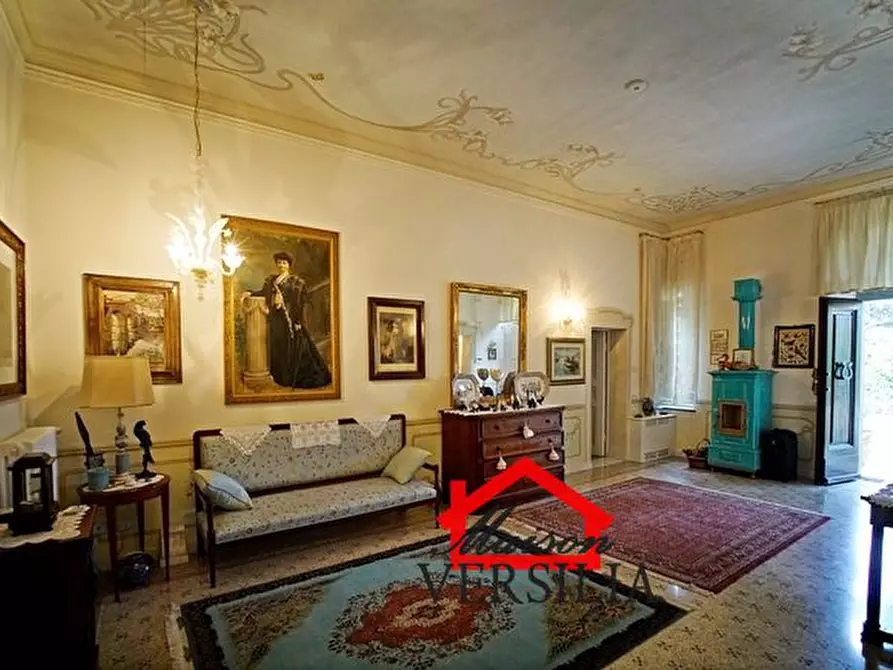 Immagine 9 di Villa in vendita  a Massa
