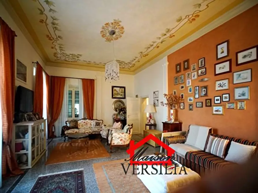 Immagine 10 di Villa in vendita  a Massa