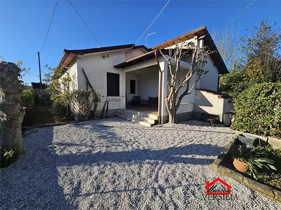 Immagine 1 di Casa semindipendente in affitto  a Lucca