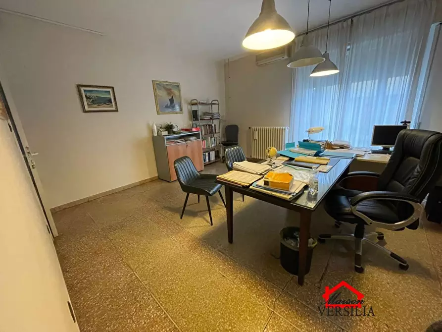 Immagine 3 di Ufficio in affitto  a Massa