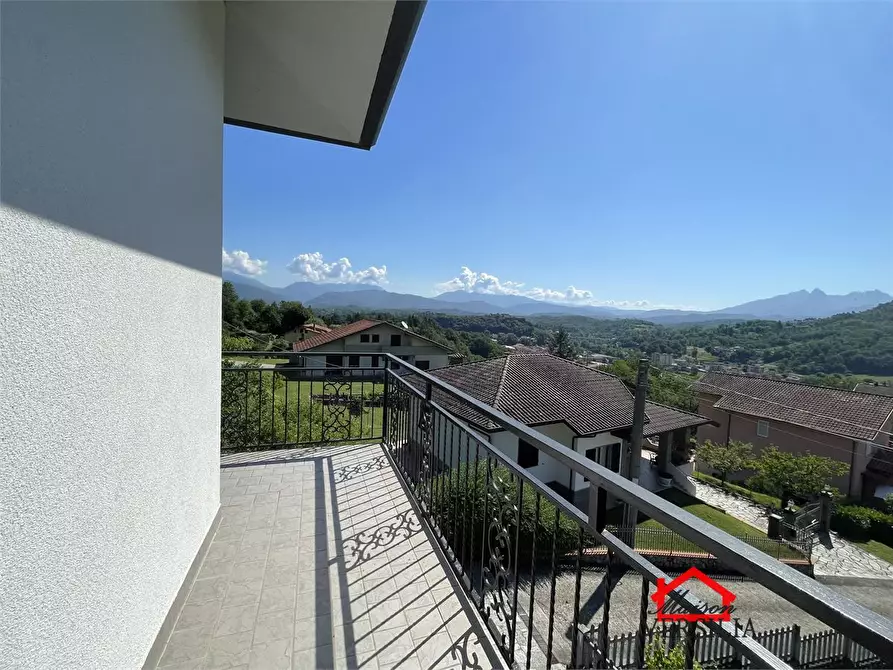Immagine 1 di Appartamento in vendita  a Podenzana