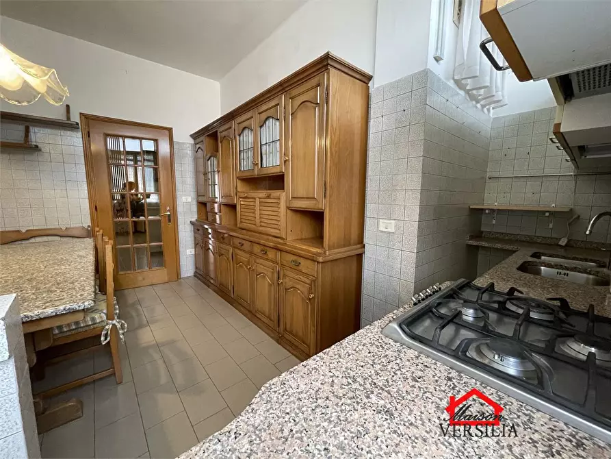 Immagine 5 di Appartamento in vendita  a Carrara