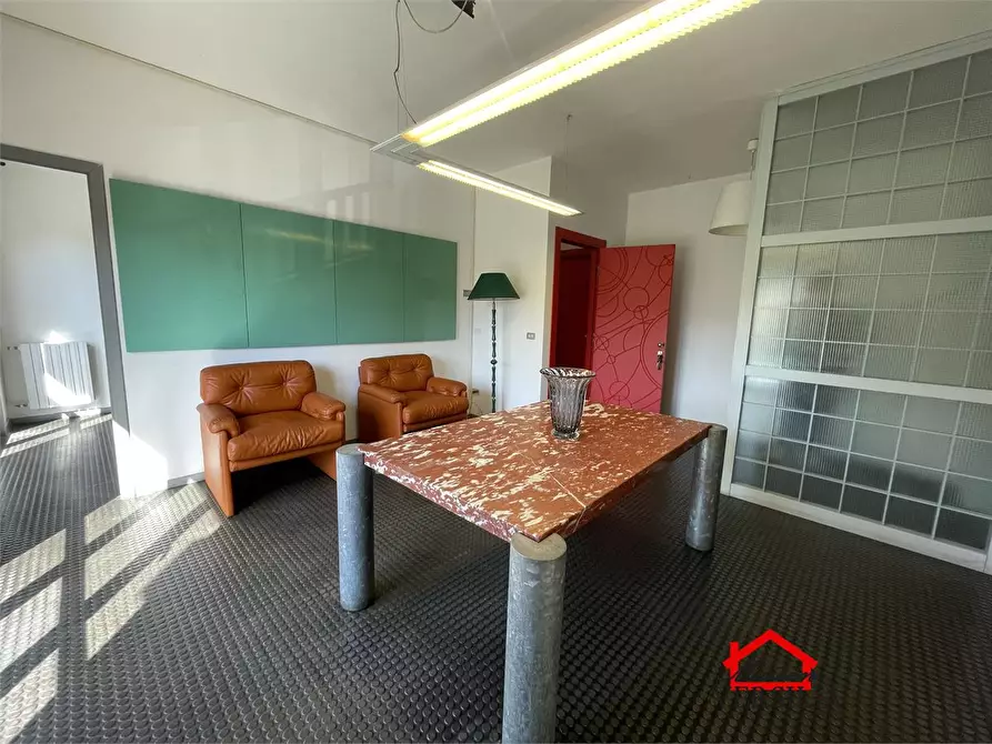 Immagine 2 di Appartamento in vendita  a Massa