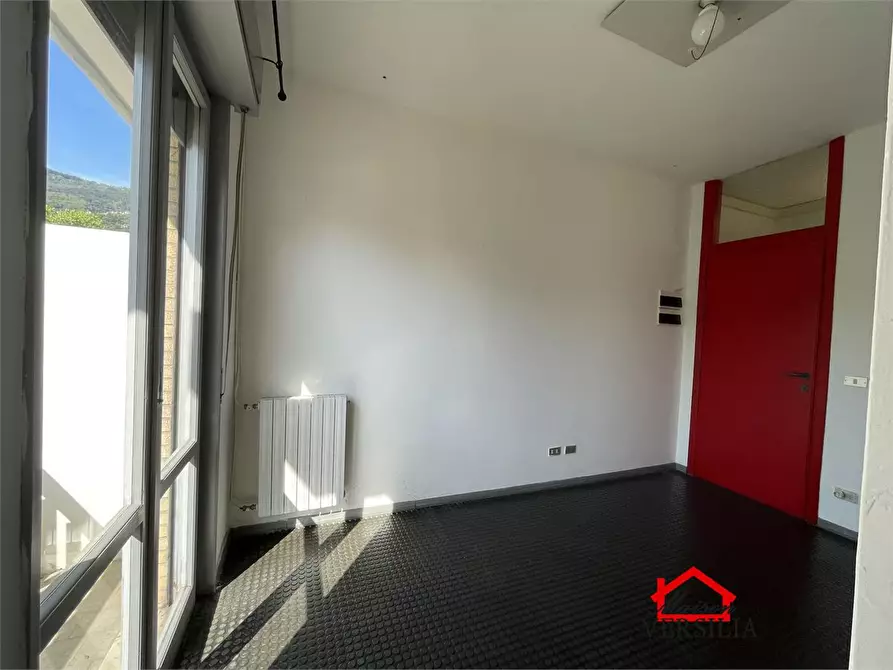 Immagine 4 di Appartamento in vendita  a Massa