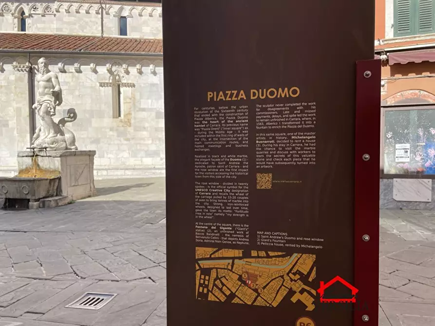 Immagine 1 di Appartamento in vendita  a Carrara
