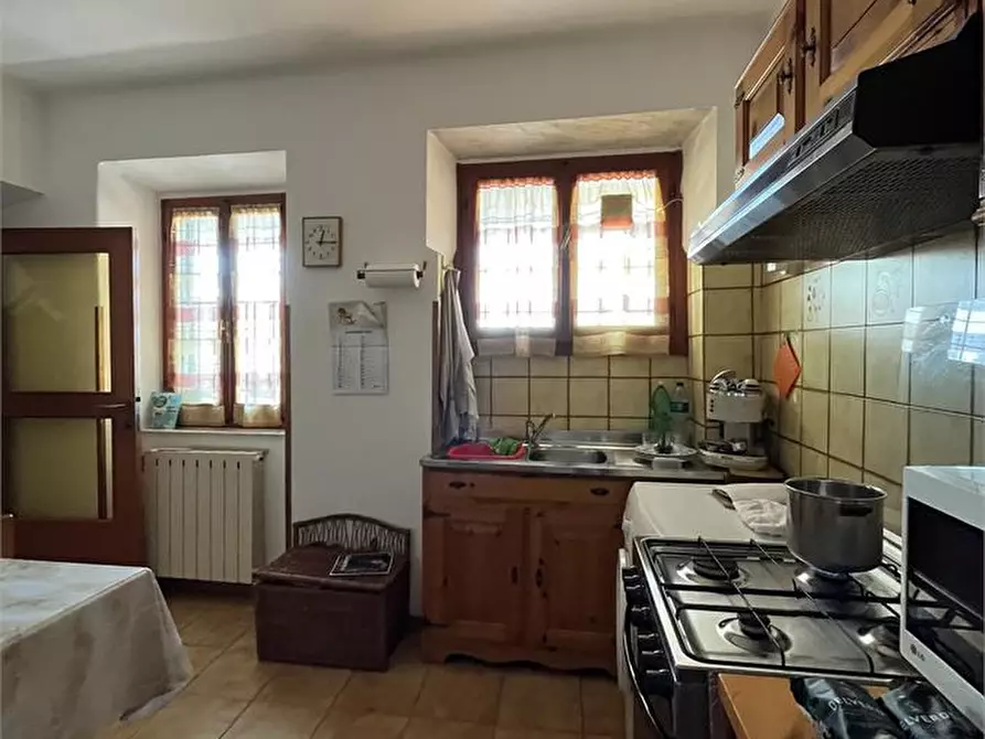 Immagine 7 di Villa in vendita  a Carrara