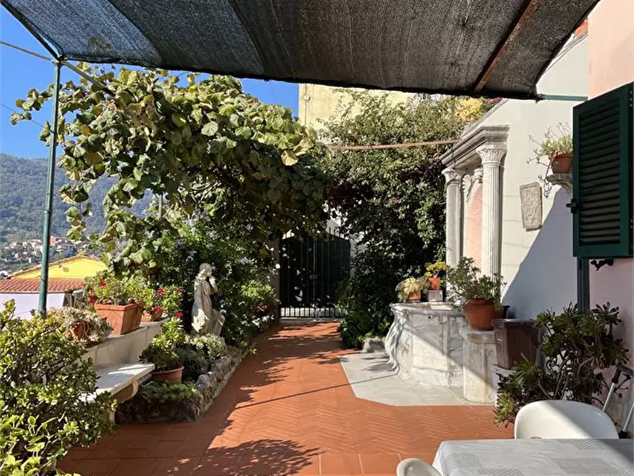 Immagine 3 di Villa in vendita  a Carrara