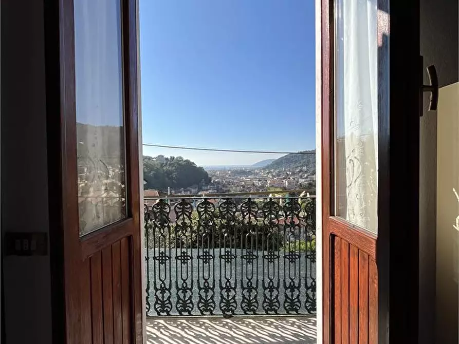 Immagine 2 di Villa in vendita  a Carrara