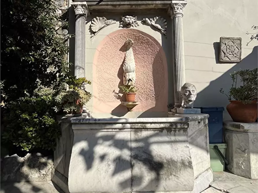 Immagine 1 di Villa in vendita  a Carrara