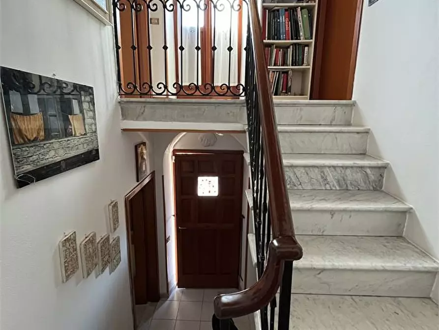 Immagine 9 di Villa in vendita  a Carrara
