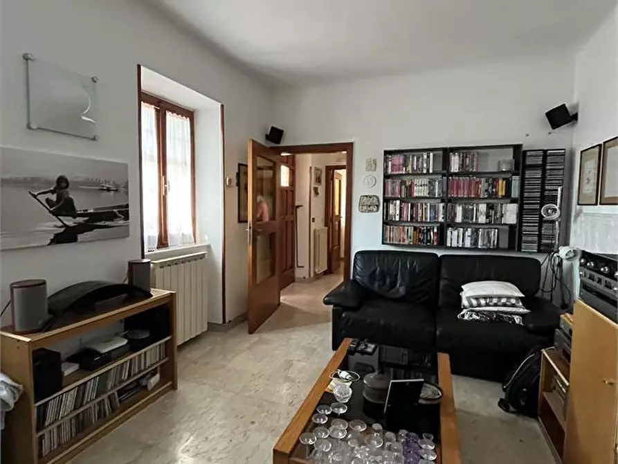 Immagine 4 di Villa in vendita  a Carrara