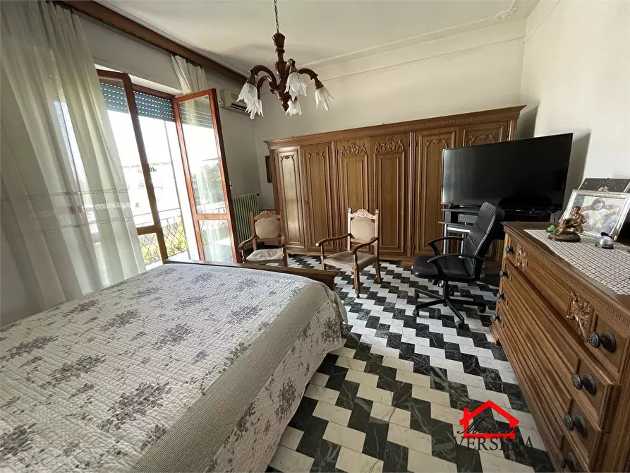 Immagine 8 di Villa in vendita  a Carrara