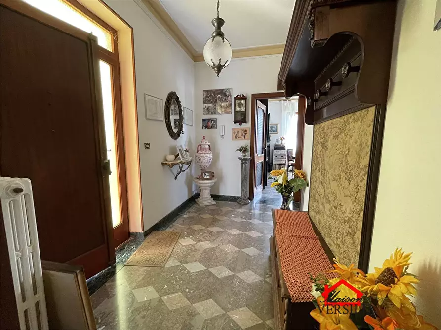 Immagine 3 di Villa in vendita  a Carrara
