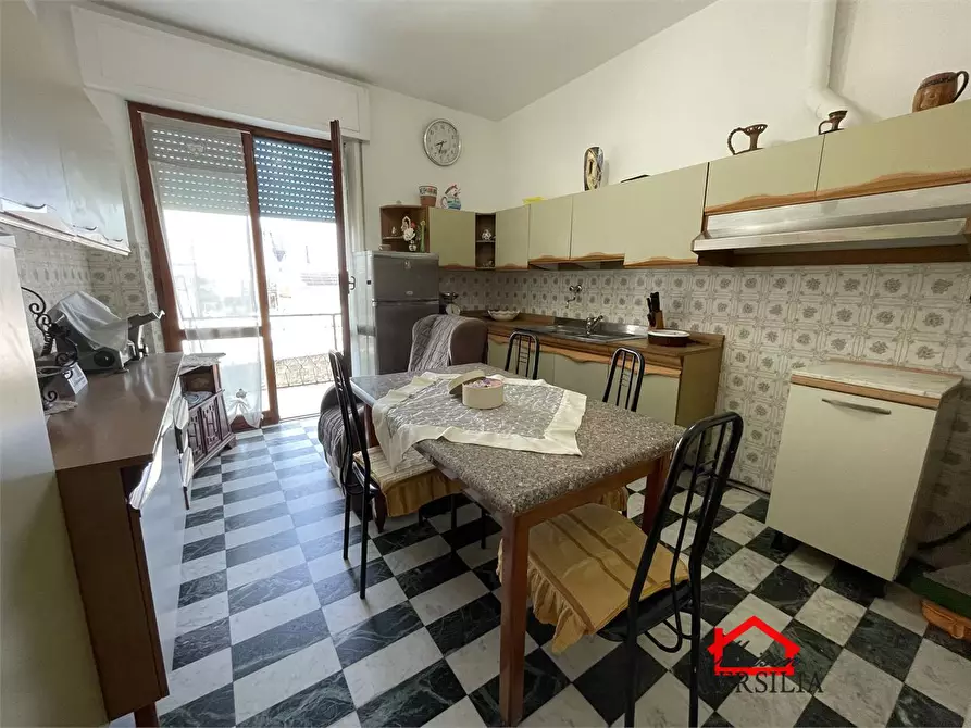 Immagine 5 di Villa in vendita  a Carrara