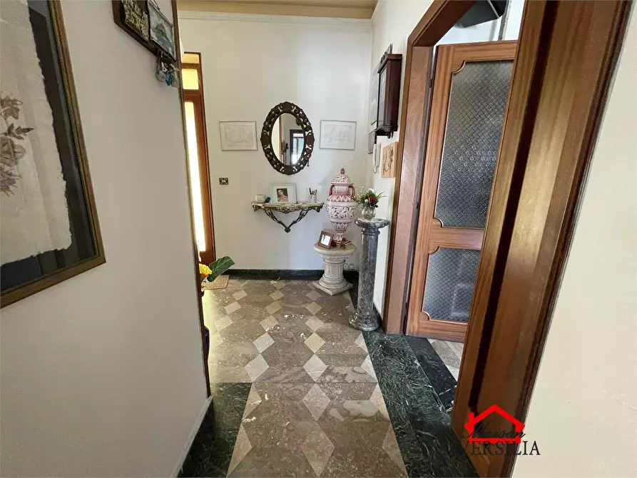 Immagine 4 di Villa in vendita  a Carrara