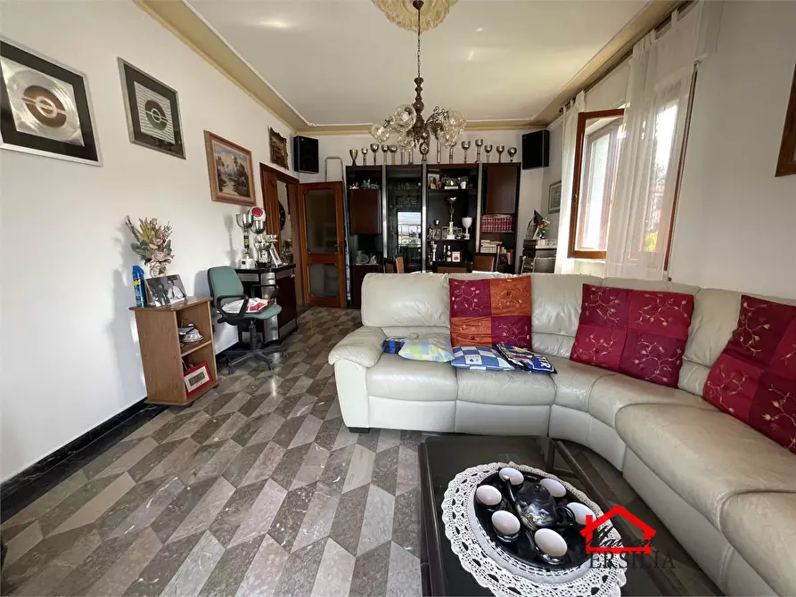 Immagine 1 di Villa in vendita  a Carrara
