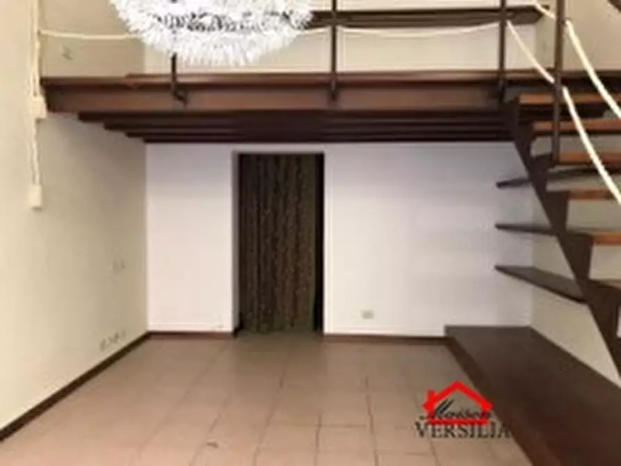 Immagine 3 di Negozio in vendita  a Massa