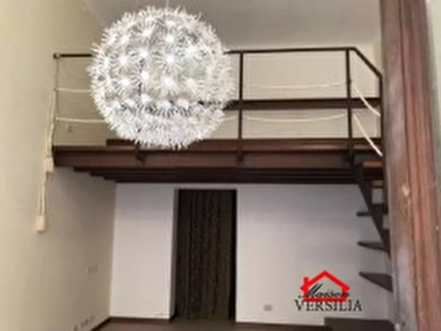 Immagine 2 di Negozio in vendita  a Massa