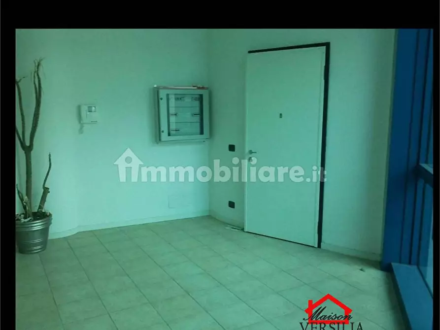 Immagine 4 di Ufficio in vendita  a Massa