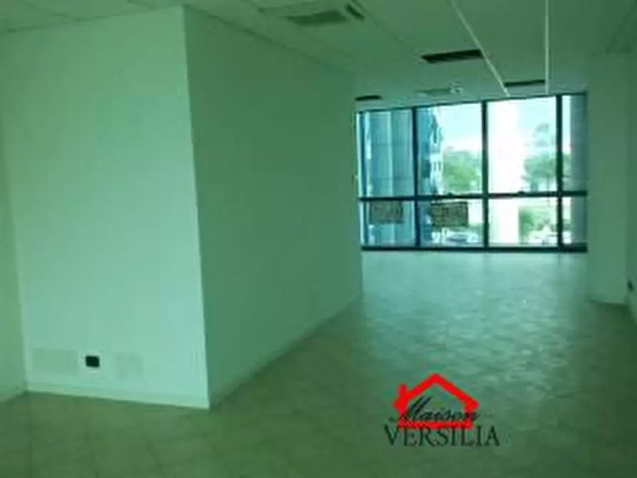 Immagine 3 di Ufficio in vendita  a Massa