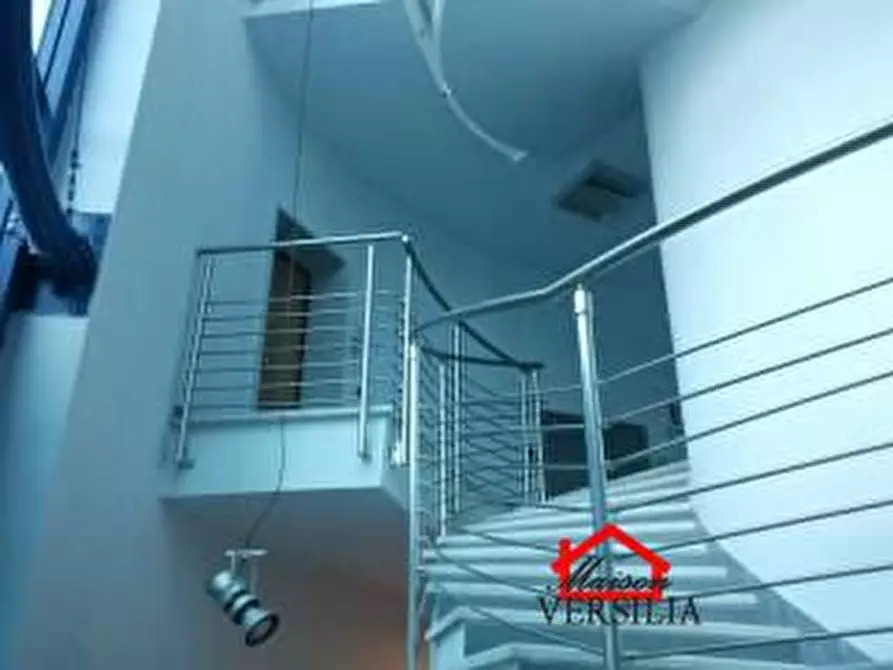 Immagine 2 di Ufficio in vendita  a Massa
