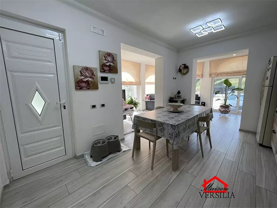 Immagine 3 di Villa in vendita  a Massa