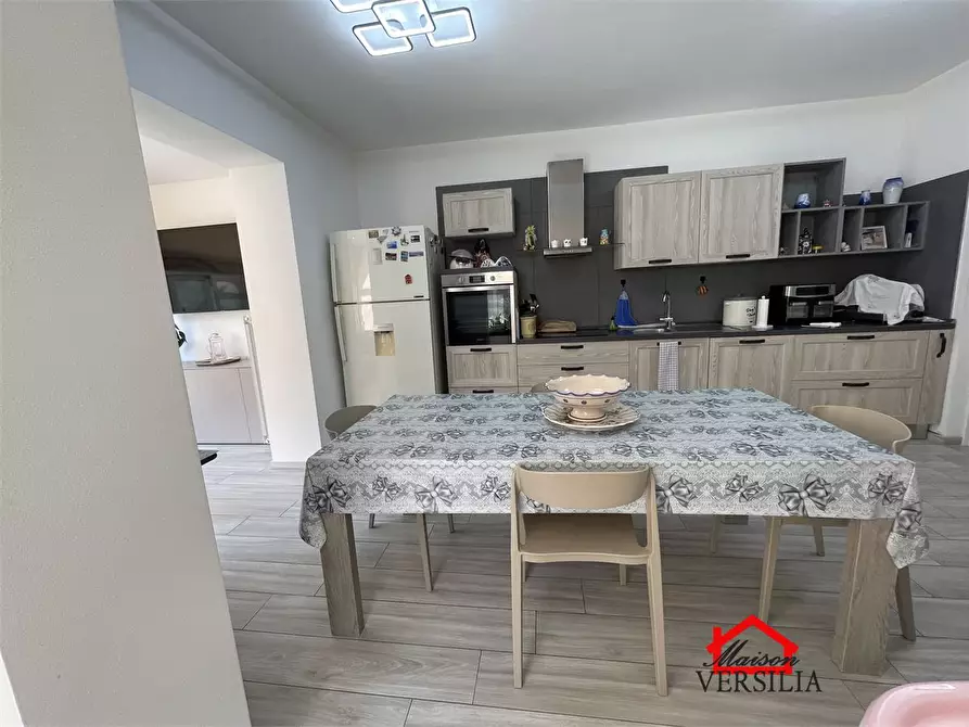 Immagine 4 di Villa in vendita  a Massa
