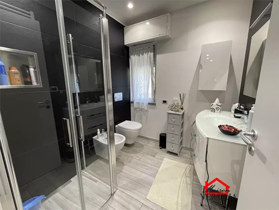 Immagine 10 di Villa in vendita  a Massa