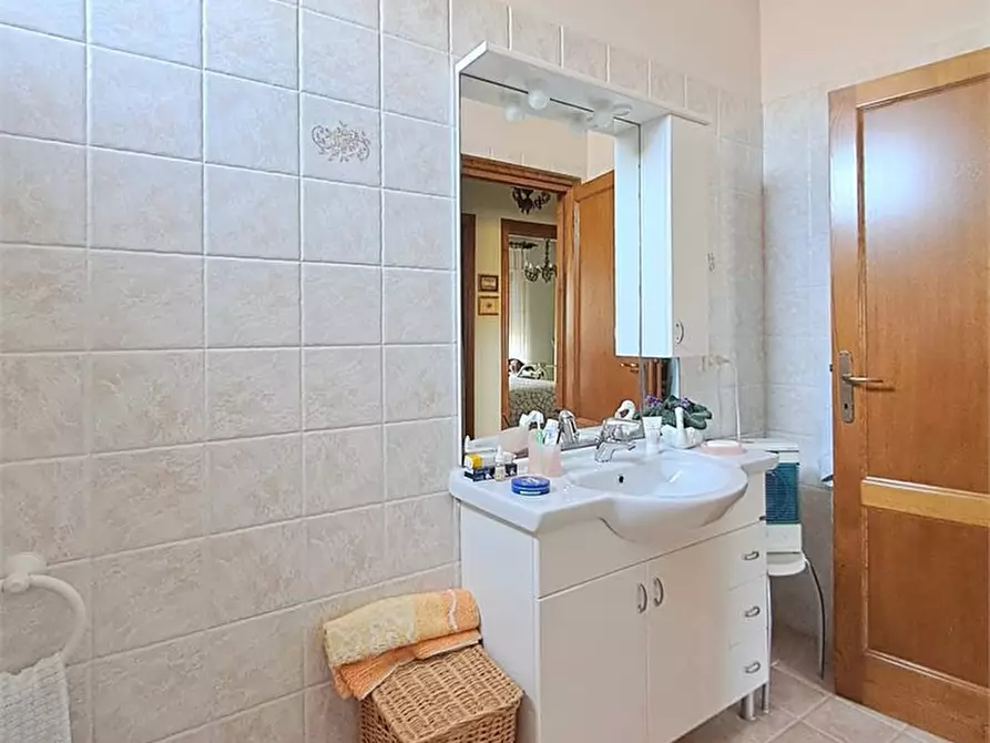 Immagine 9 di Appartamento in vendita  a Massarosa