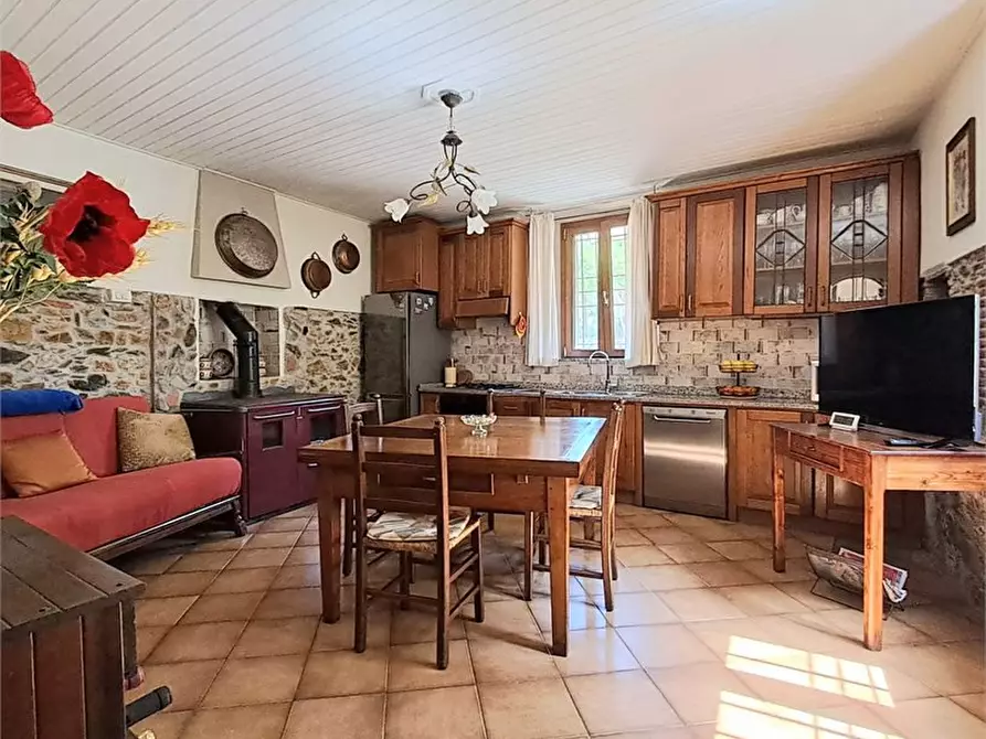 Immagine 3 di Villa in vendita  a Massarosa