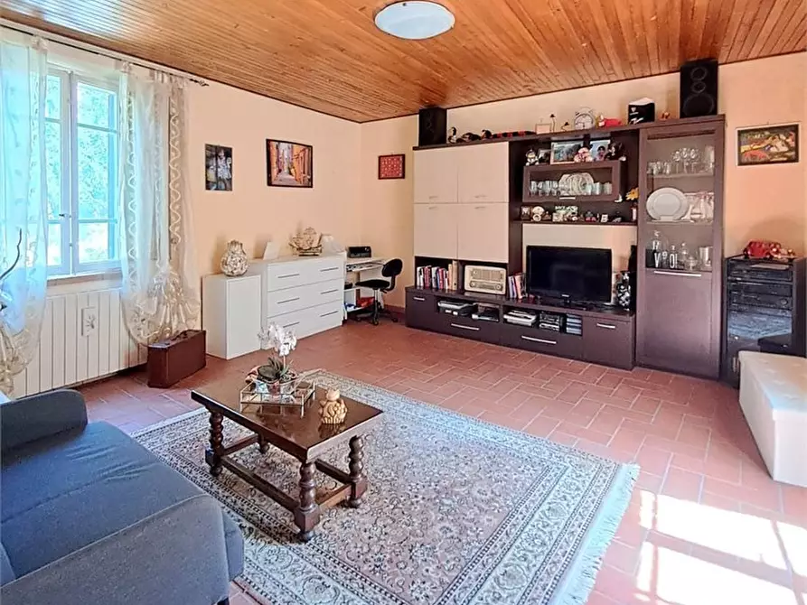 Immagine 10 di Villa in vendita  a Massarosa