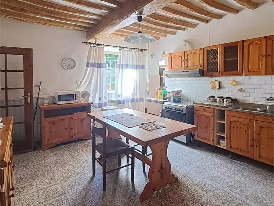 Immagine 1 di Villa in vendita  a Massarosa