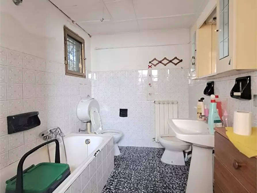 Immagine 6 di Villa in vendita  a Massarosa