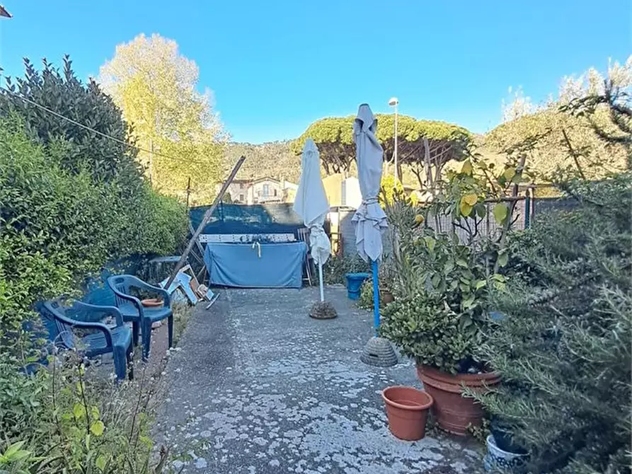 Immagine 8 di Villa in vendita  a Massarosa