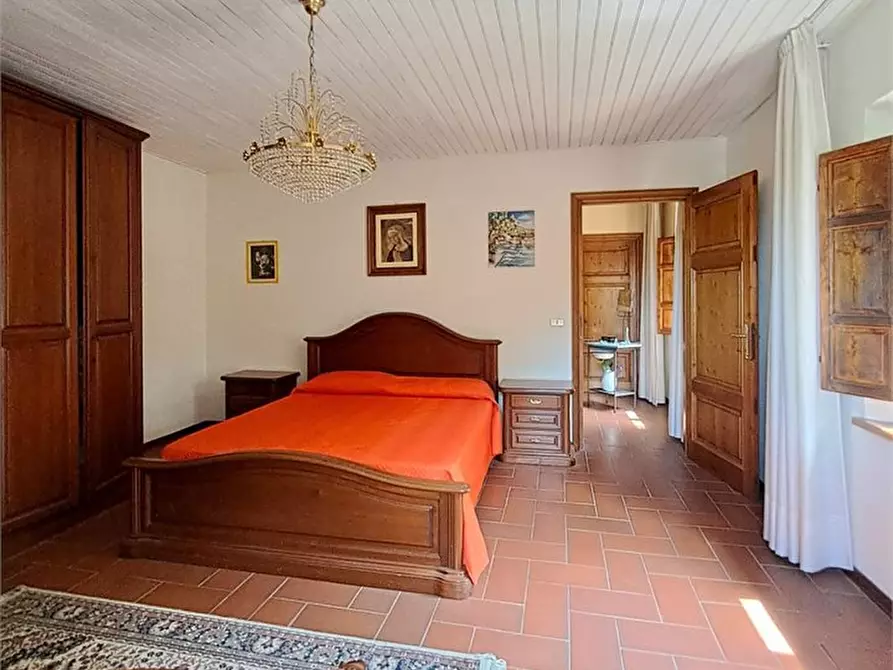 Immagine 8 di Villa in vendita  a Massarosa