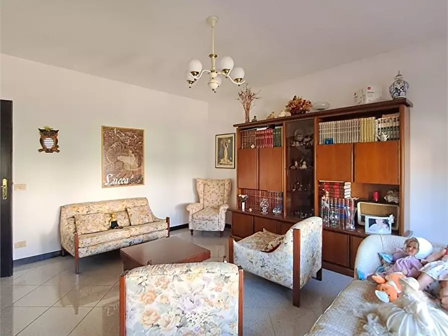 Immagine 4 di Villa in vendita  a Massarosa