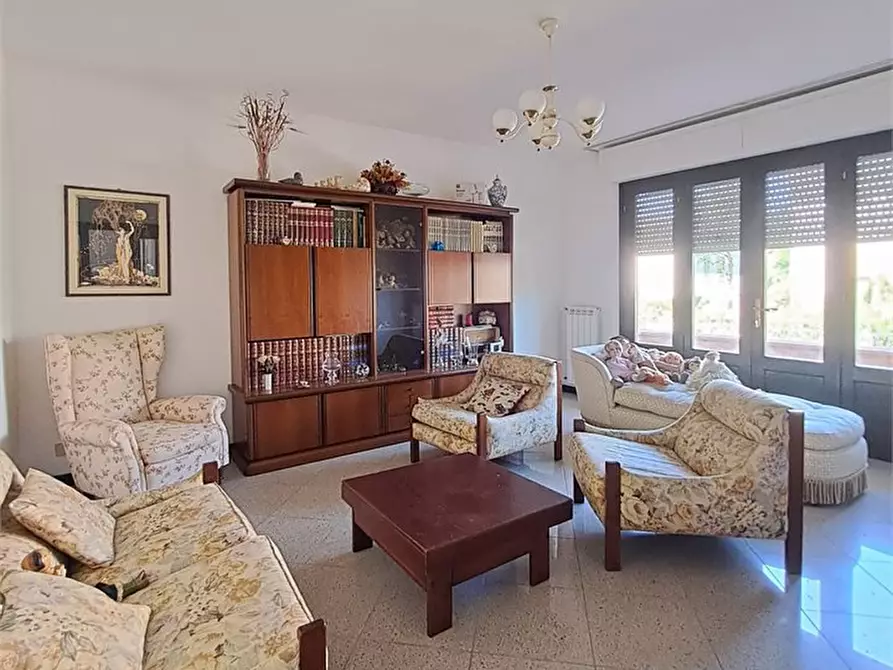 Immagine 3 di Villa in vendita  a Massarosa