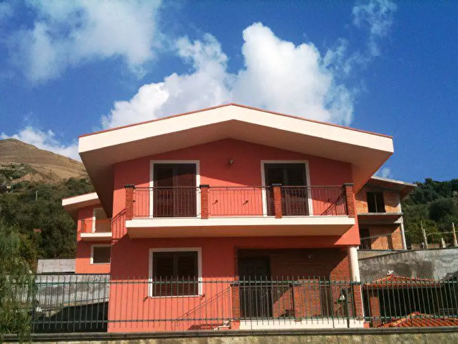 Immagine 7 di Villa in vendita  a Furci Siculo