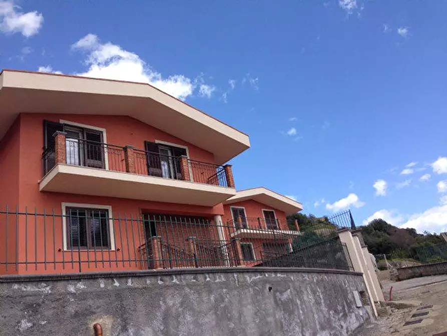 Immagine 4 di Villa in vendita  a Furci Siculo