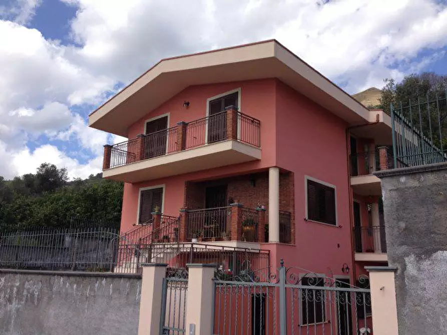 Immagine 5 di Villa in vendita  a Furci Siculo