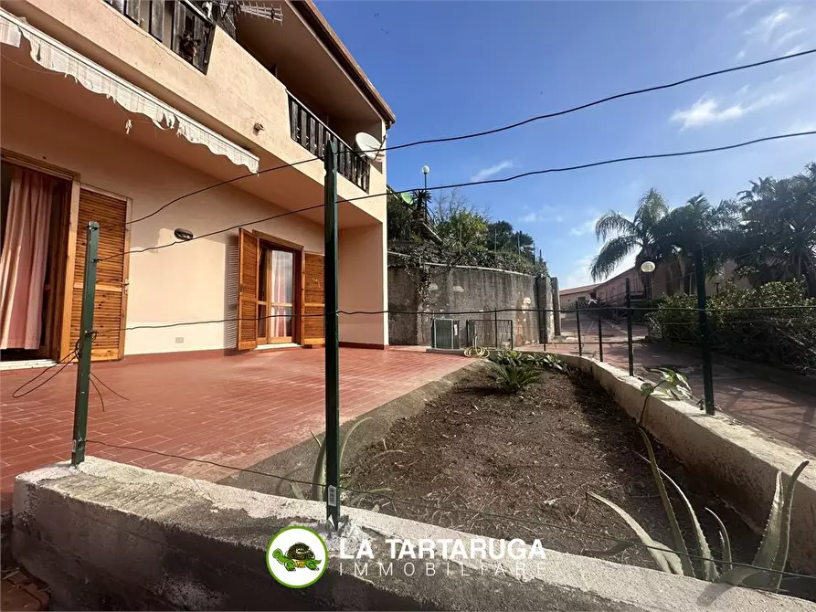 Immagine 8 di Appartamento in vendita  396 a Sant'alessio Siculo