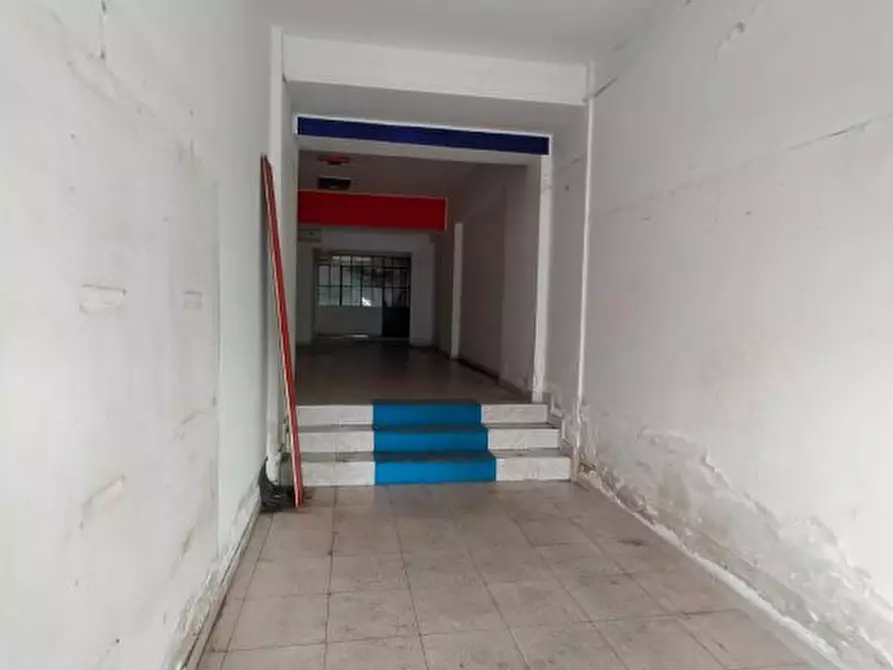 Immagine 4 di Negozio in vendita  a Messina