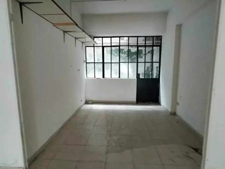 Immagine 8 di Negozio in vendita  a Messina