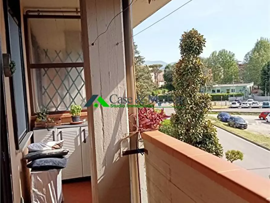 Immagine 9 di Appartamento in vendita  a Lucca