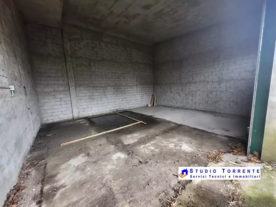 Immagine 2 di Capannone industriale in vendita  a Bollate