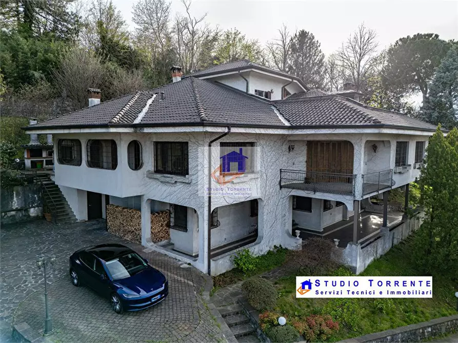 Immagine 3 di Villa in vendita  a Como