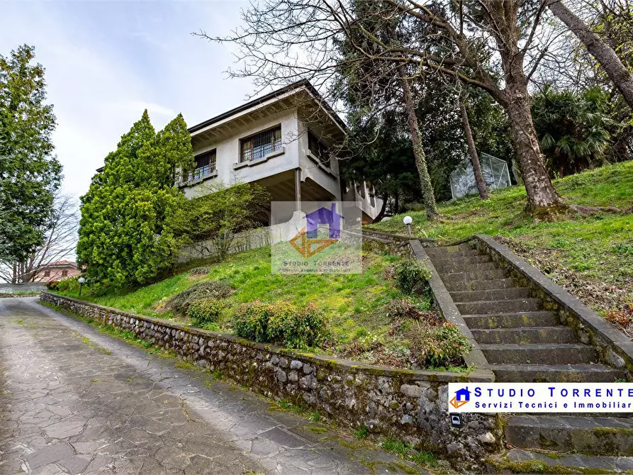 Immagine 4 di Villa in vendita  a Como