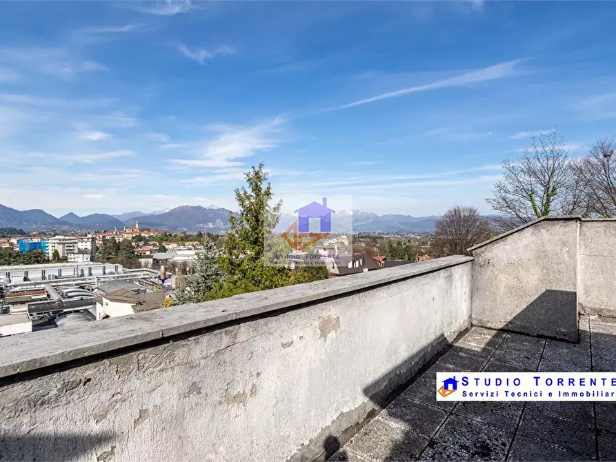 Immagine 5 di Villa in vendita  a Como