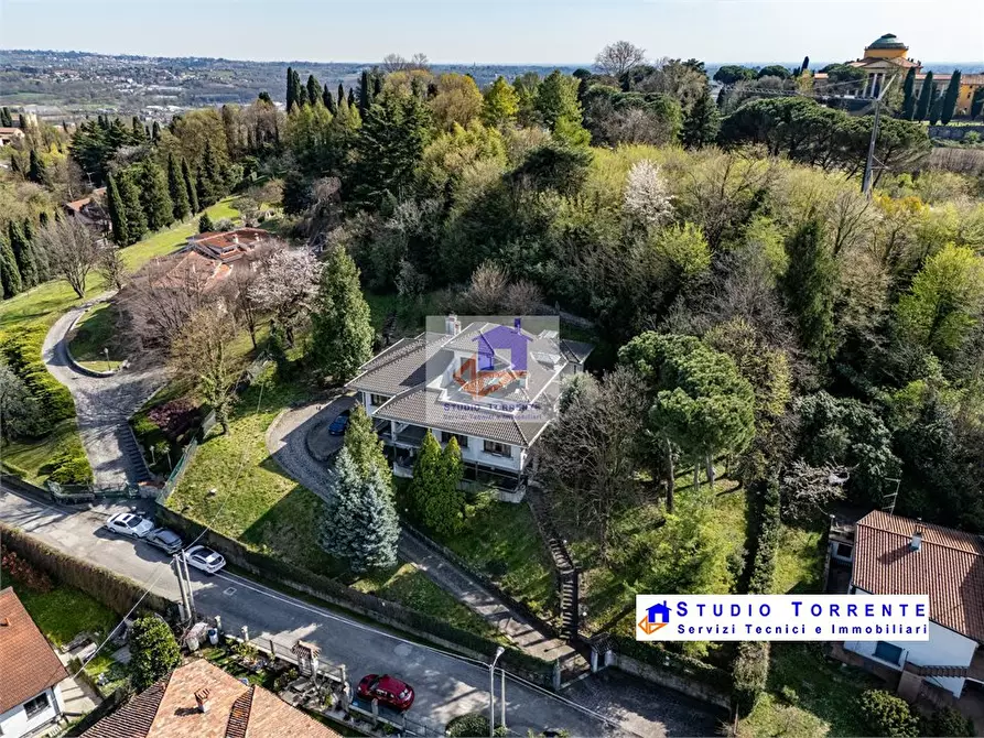 Immagine 1 di Villa in vendita  21 a Inverigo