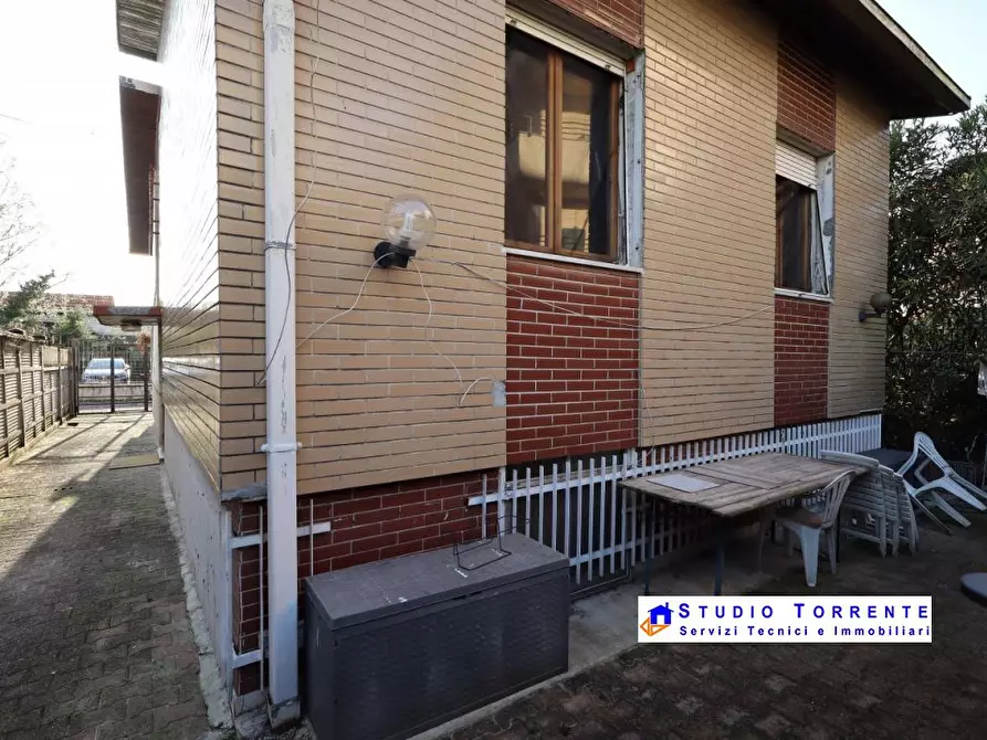 Immagine 2 di Villa in vendita  a Bollate